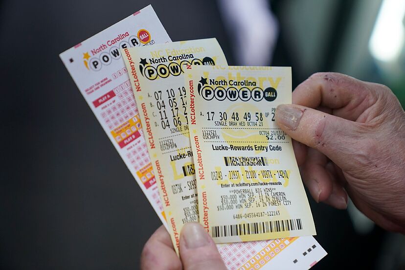 Mexicano gana más de 1.300 millones de dólares en lotería de EEUU ¿Puede cobrarlos?