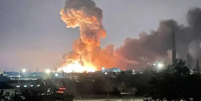 Zelenski denuncia que Rusia provocó un incendio en la planta nuclear de Zaporiya