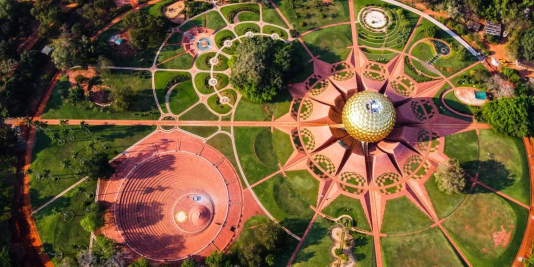 Auroville: Ciudad Donde No Existe Religión, Política Ni Efectivo