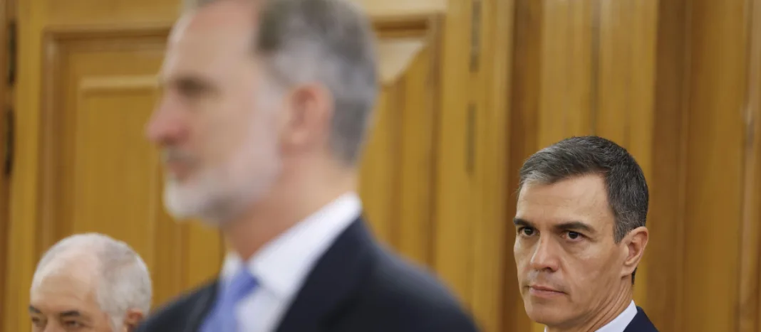 El Sanchismo intenta debilitar la Corona
