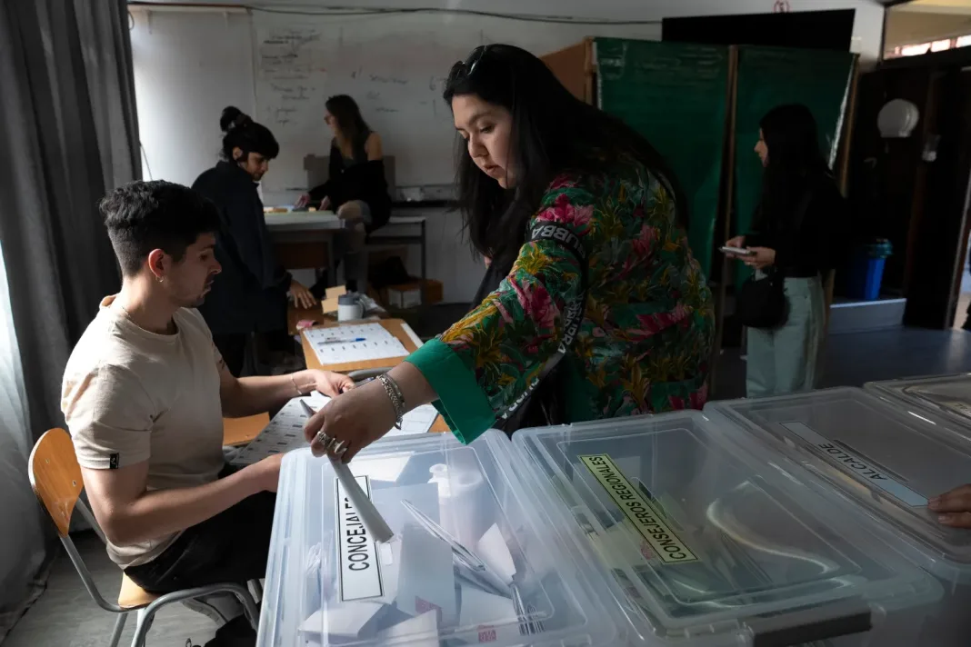 Comienza el conteo de votos en las elecciones locales chilenas
