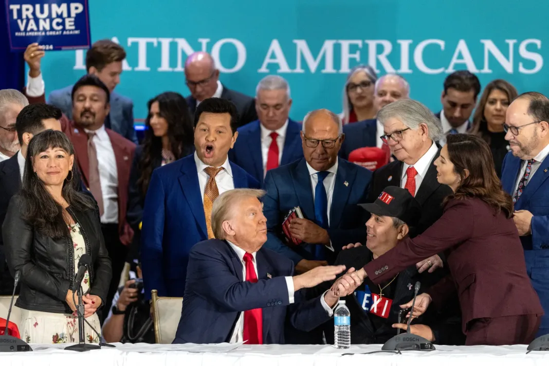 Trump redobla sus ataques contra Harris en Miami