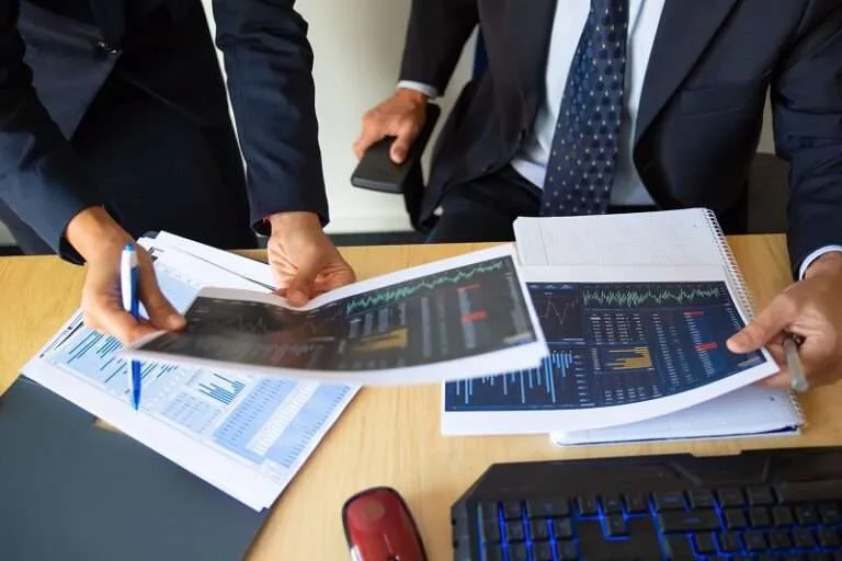 Sector Financiero y Asegurador: Salarios Altos y Transformación Digital