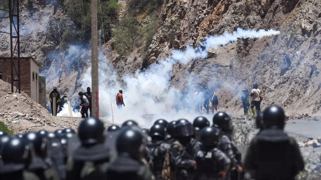 Tregua de 72 horas en bloqueos de carreteras en Bolivia