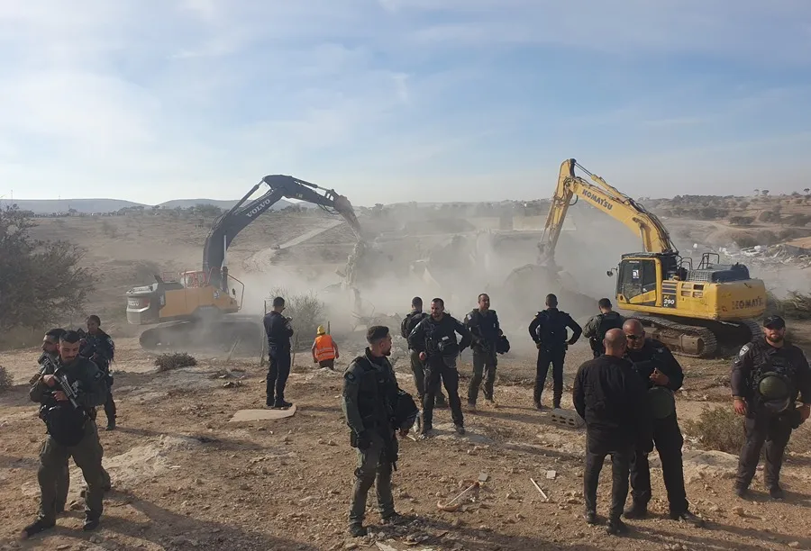 Una aldea Beduina destruida para un asentamiento Judío