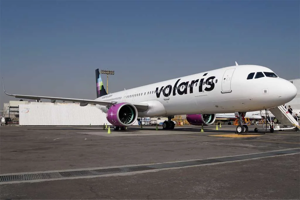 Detienen a pasajero que intentó desviar un avión de México a EEUU