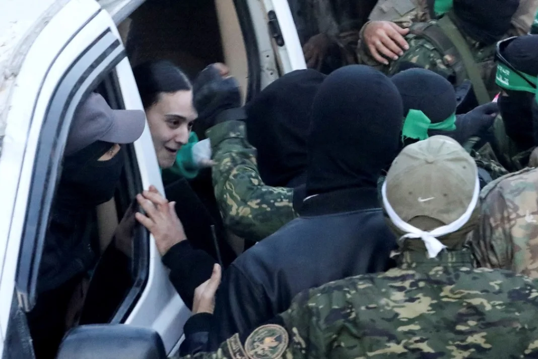 Tres rehenes Israelí fueron liberadas por Hamas este domingo
