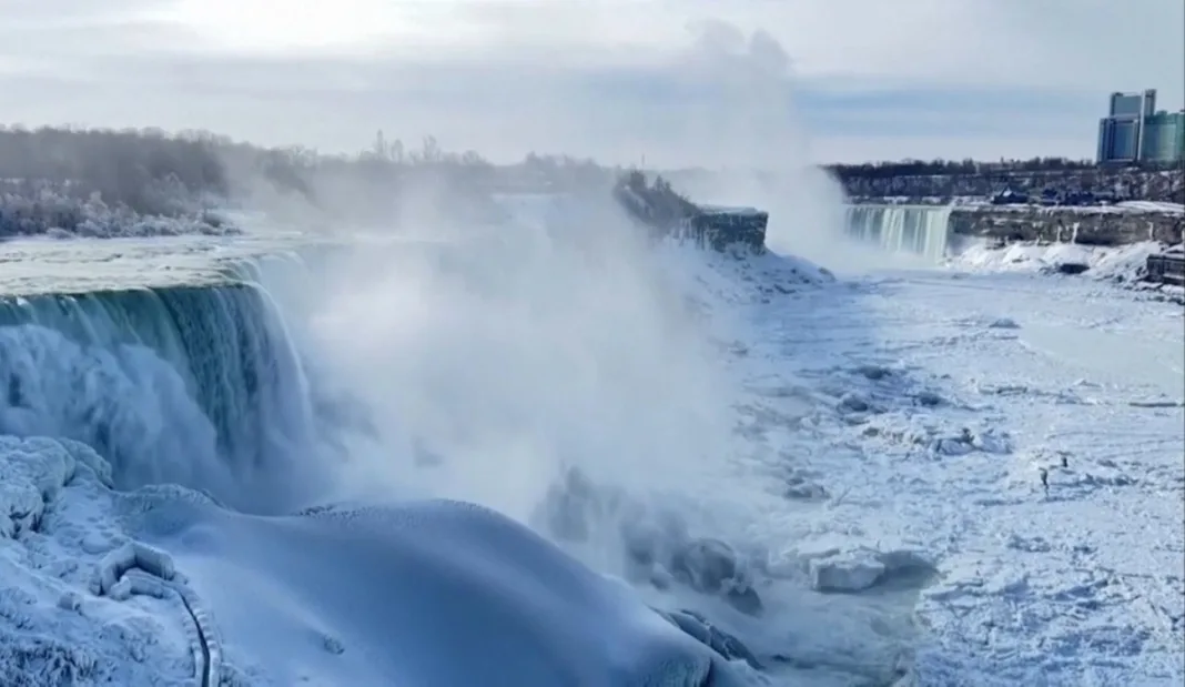 Ola polar congela parcialmente las Cataratas del Niágara