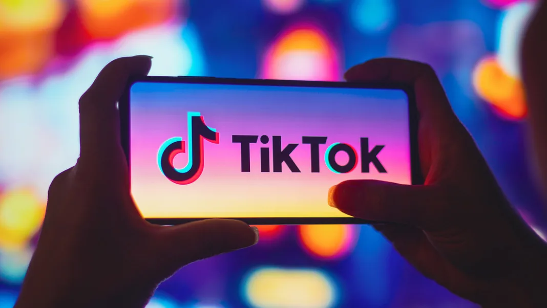 TikTok restablece operaciones en EEUU