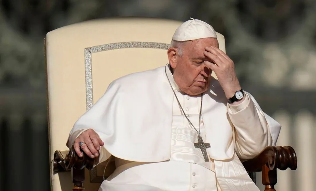 El Papa Francisco fue hospitalizado por una infección respiratoria