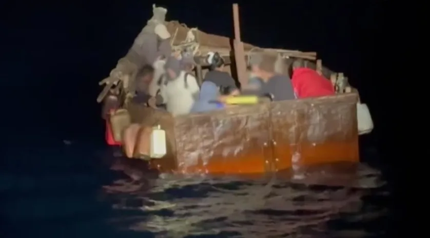 Guardia Costera de EEUU intercepta balsa con 16 migrantes cubanos