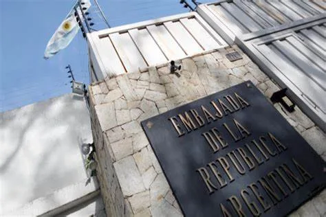 Cinco opositores venezolanos asilados en la Embajada Argentina llegaron a EEUU