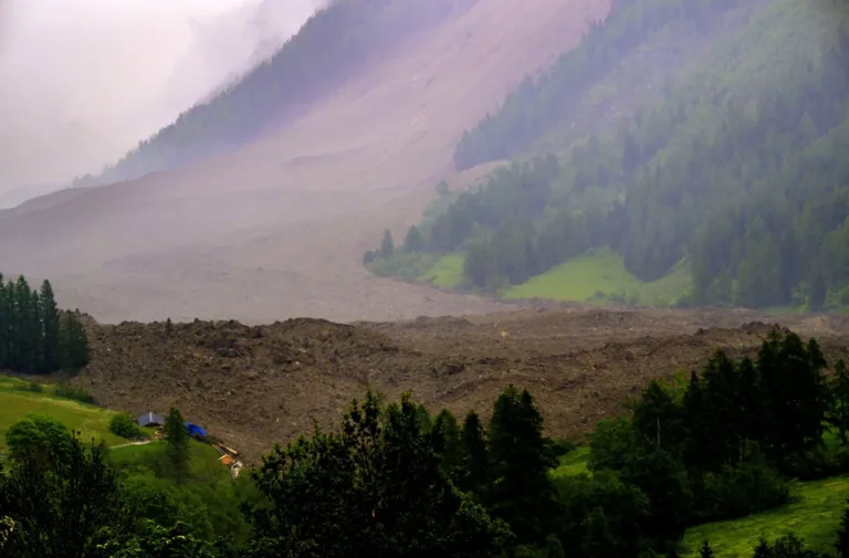 Un glaciar colapsa y sepulta un pueblo suizo