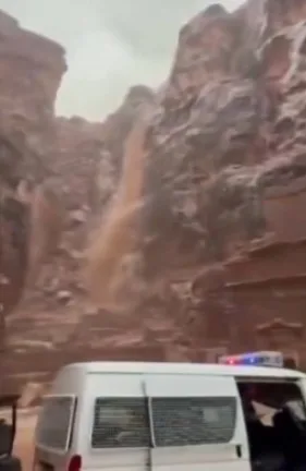 Inundaciones en Jordania desatan estado de alerta nacional