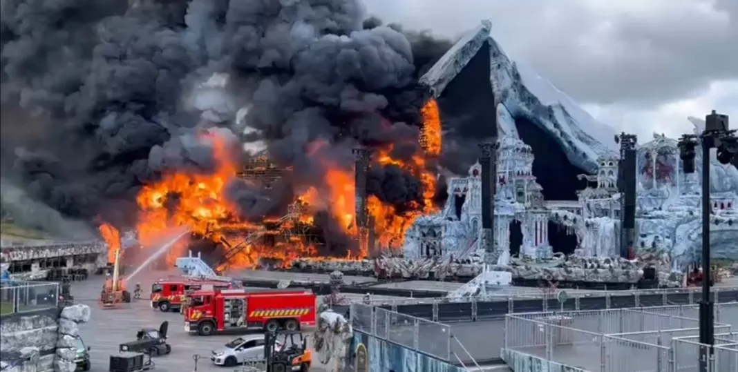 Tomorrowland 2025 sigue adelante a dos días del incendio que lo asedió