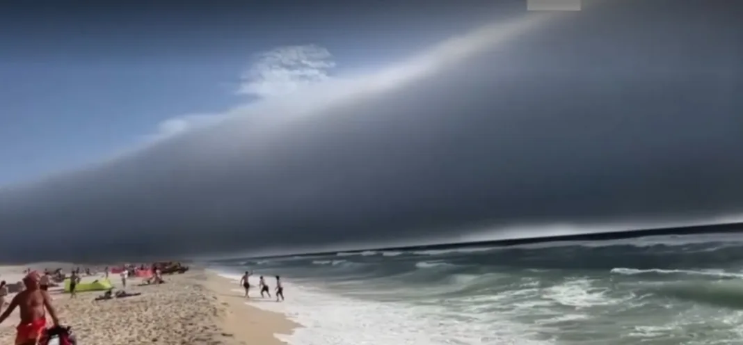 “Tsunami de nube” despierta asombro en Portugal