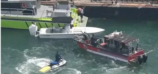 Dos niñas mueren al ser embestido su velero por una barcaza
