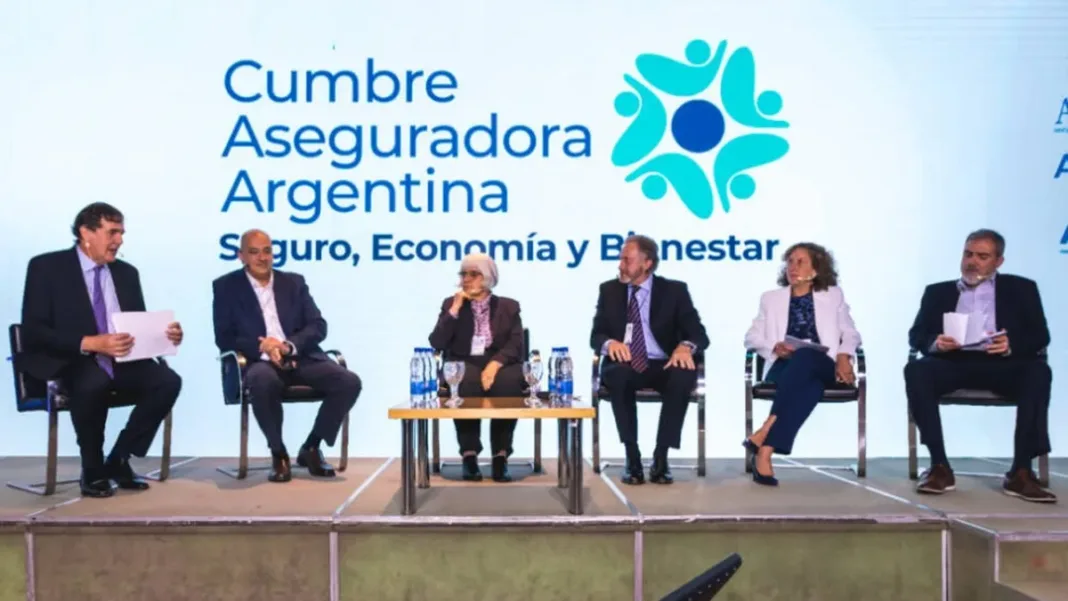 Cumbre aseguradora