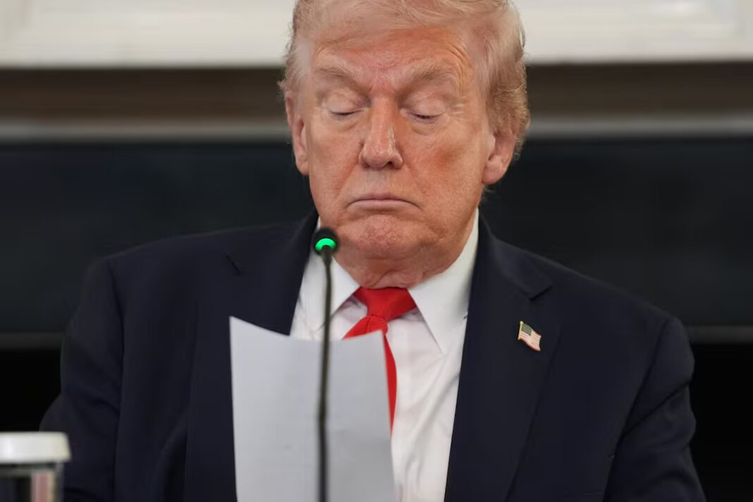 Donald Trump criticó el fallo de la Corte Suprema y anunció aranceles globales del 10%