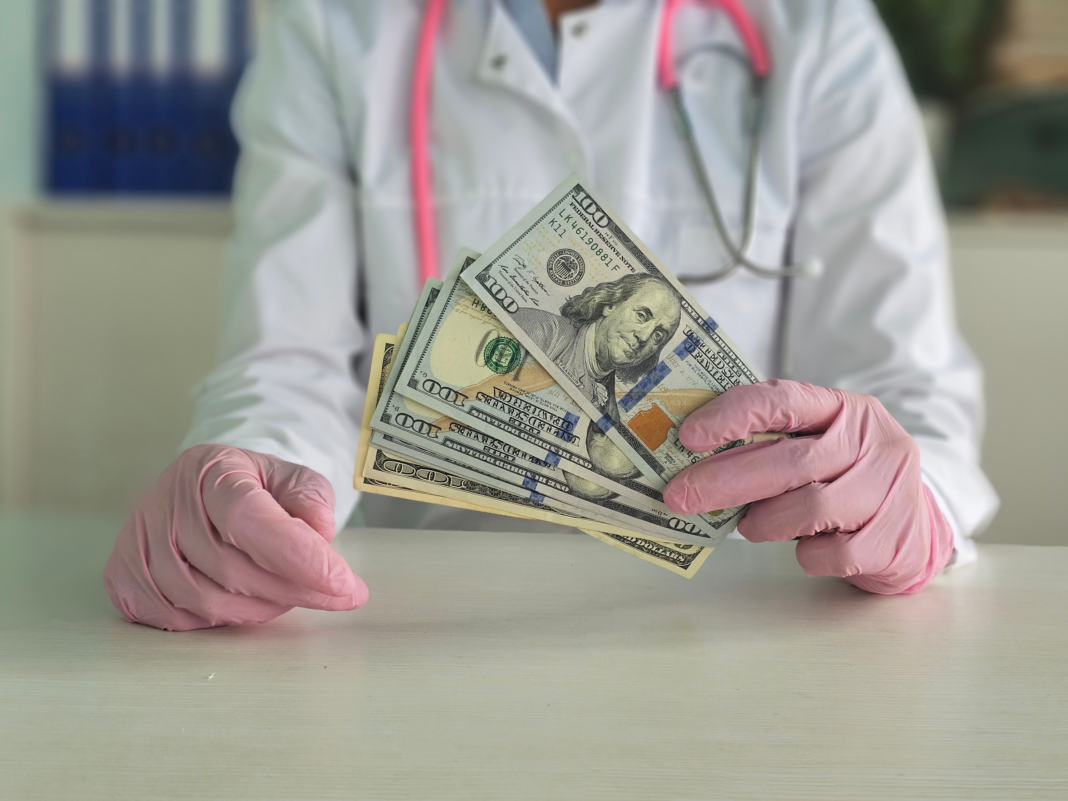 Un recorte federal podría dejar sin seguro médico a 10 millones de personas en EE.UU.