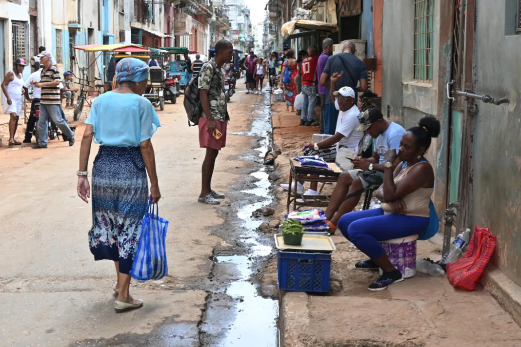 Donald Trump afirmó que Cuba “está muy cerca” de caer y descartó una intervención militar
