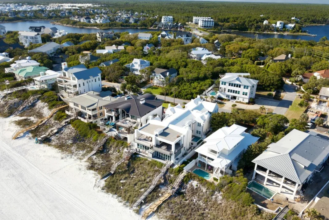 Ron DeSantis anunció una reducción de las tarifas de seguros de vivienda en Florida