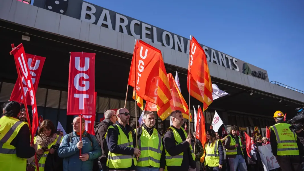 Huelga ferroviaria en España provocó cancelaciones y demoras tras accidentes mortales
