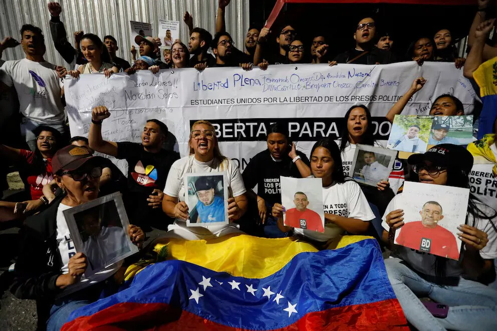 Madrugonazo: El régimen chavista liberó a 17 presos políticos en Zona 7 tras huelga de hambre