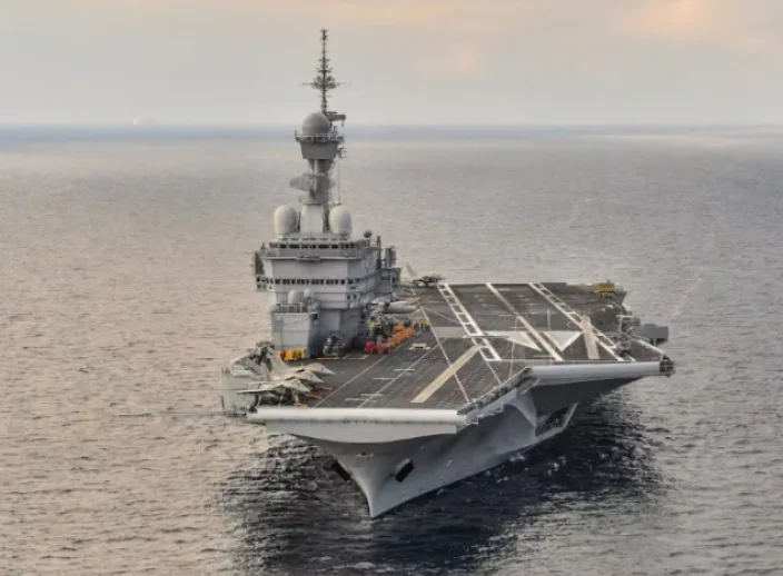 Francia despliega portaaviones nuclear al Mediterráneo en medio de escalada regional