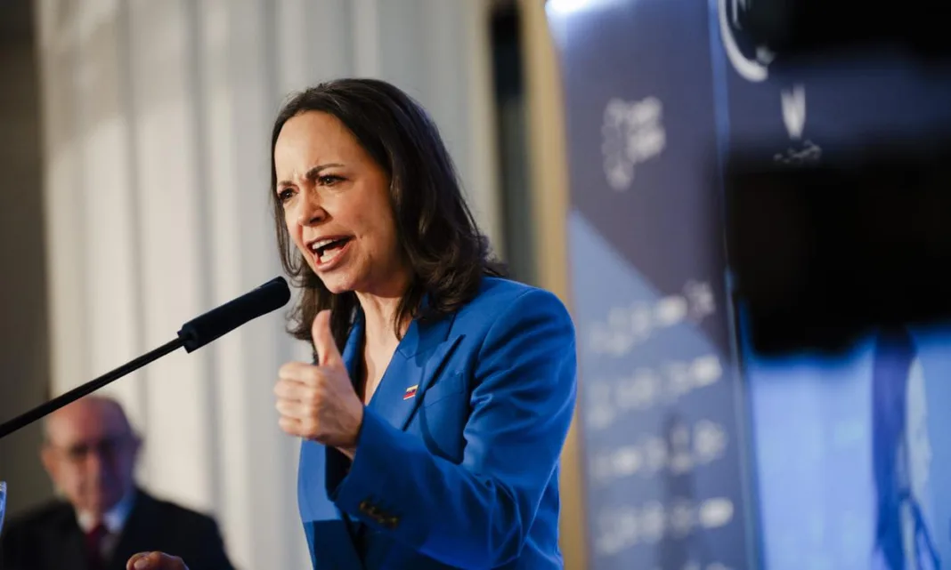 María Corina Machado propuso privatizar PDVSA en un foro con empresarios en Madrid y abrió foco en el sector asegurador