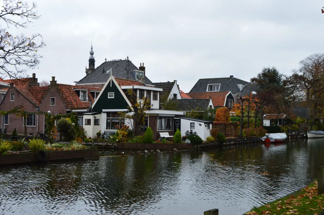 Viajar a los Países Bajos: entre la postal y la experiencia real