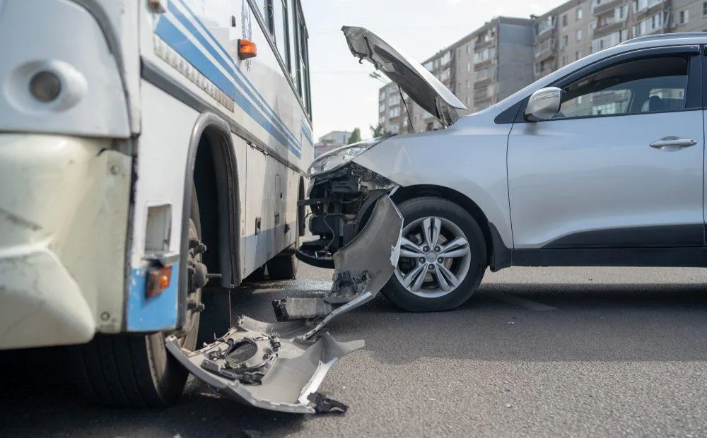 Chocar sin seguro: qué hacer y cómo evitar problemas legales