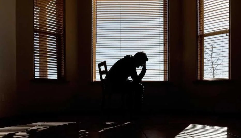 Salud emocional en hombres: el costo del silencio y el estigma de la fortaleza masculina