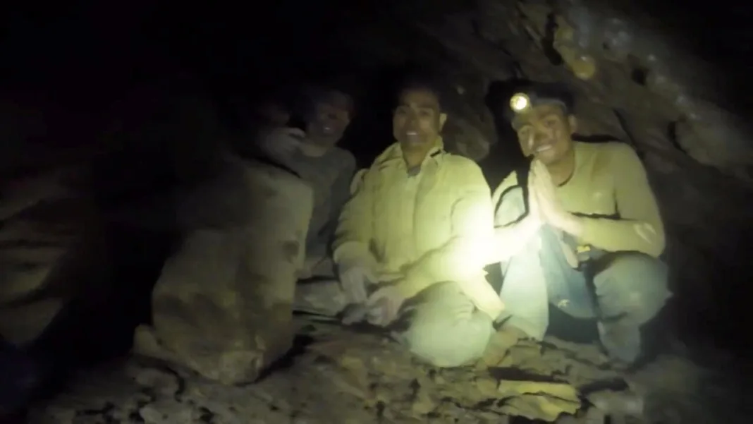 Encontraron con vida a cinco atrapados en cueva inundada de Laos