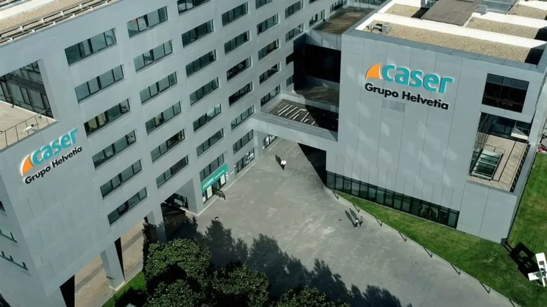 Unicaja empezó a vender en sus oficinas el seguro para patinetes eléctricos de Helvetia Caser
