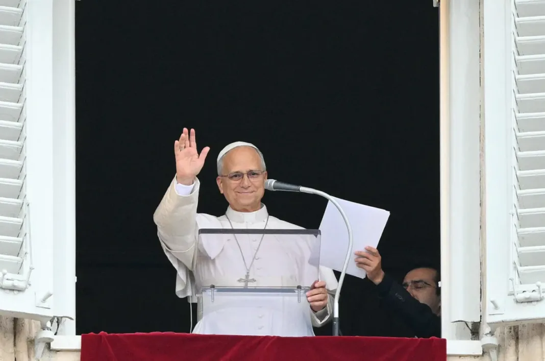 León XIV rezó el Ángelus tras su operación de pulmón